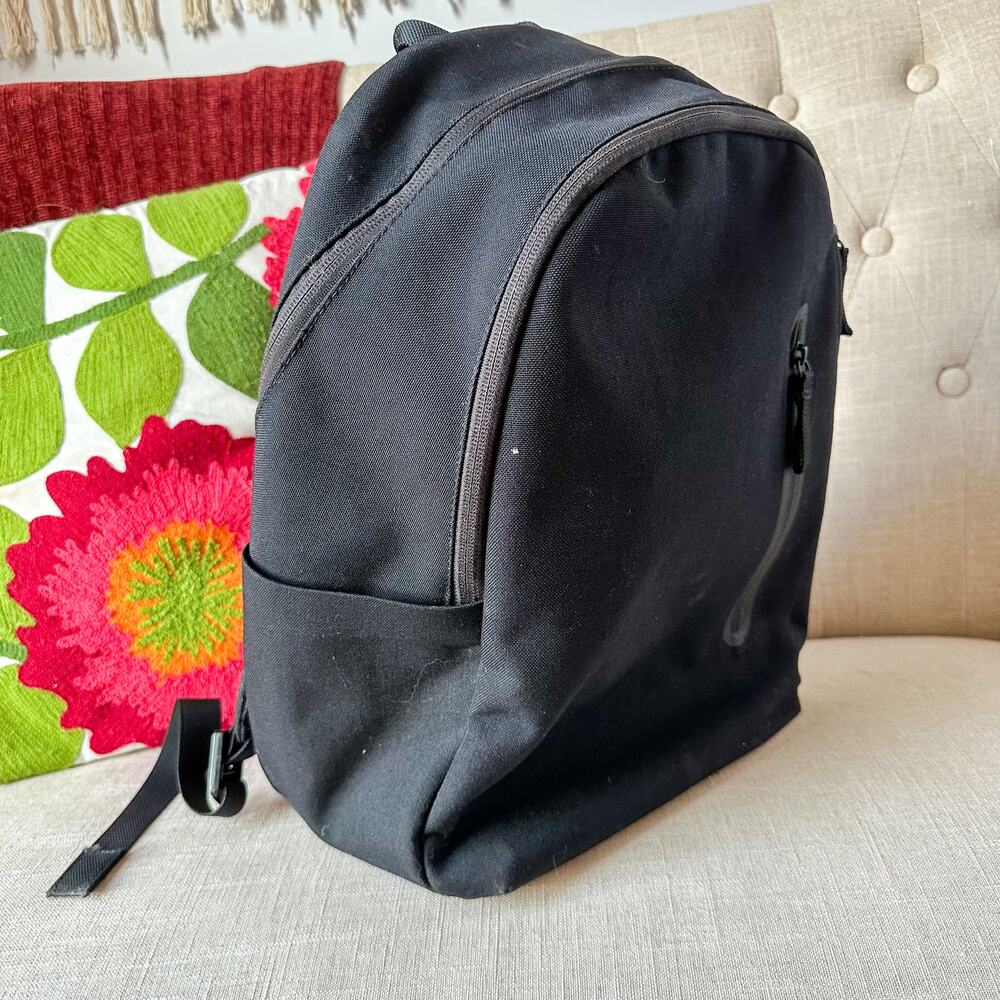 Everlane Commuter Backpack - Black - Used